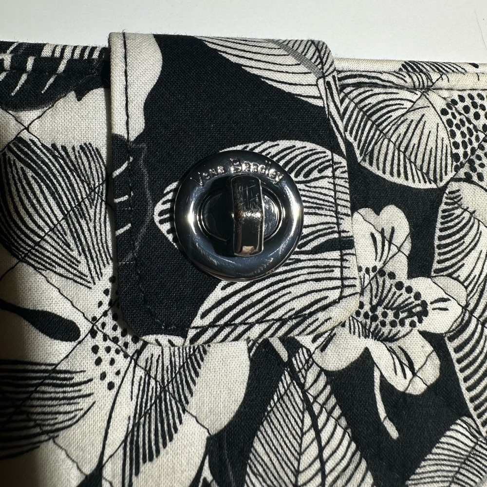Vera Bradley Turn Lock Wallet Black White Floral Quilted Full Wallet - Picture 2 of 8